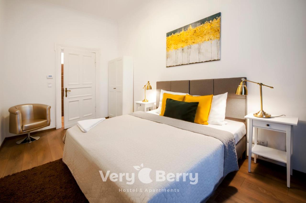 Very Berry - Garbary 27 - Apartament Z Balkonem, Old City, Check In 24H Appartamento Poznań Esterno foto